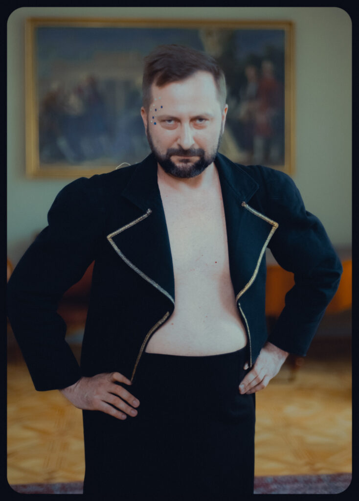 Zdjęcie ze spektaklu EXTRAVAGANZA o religii